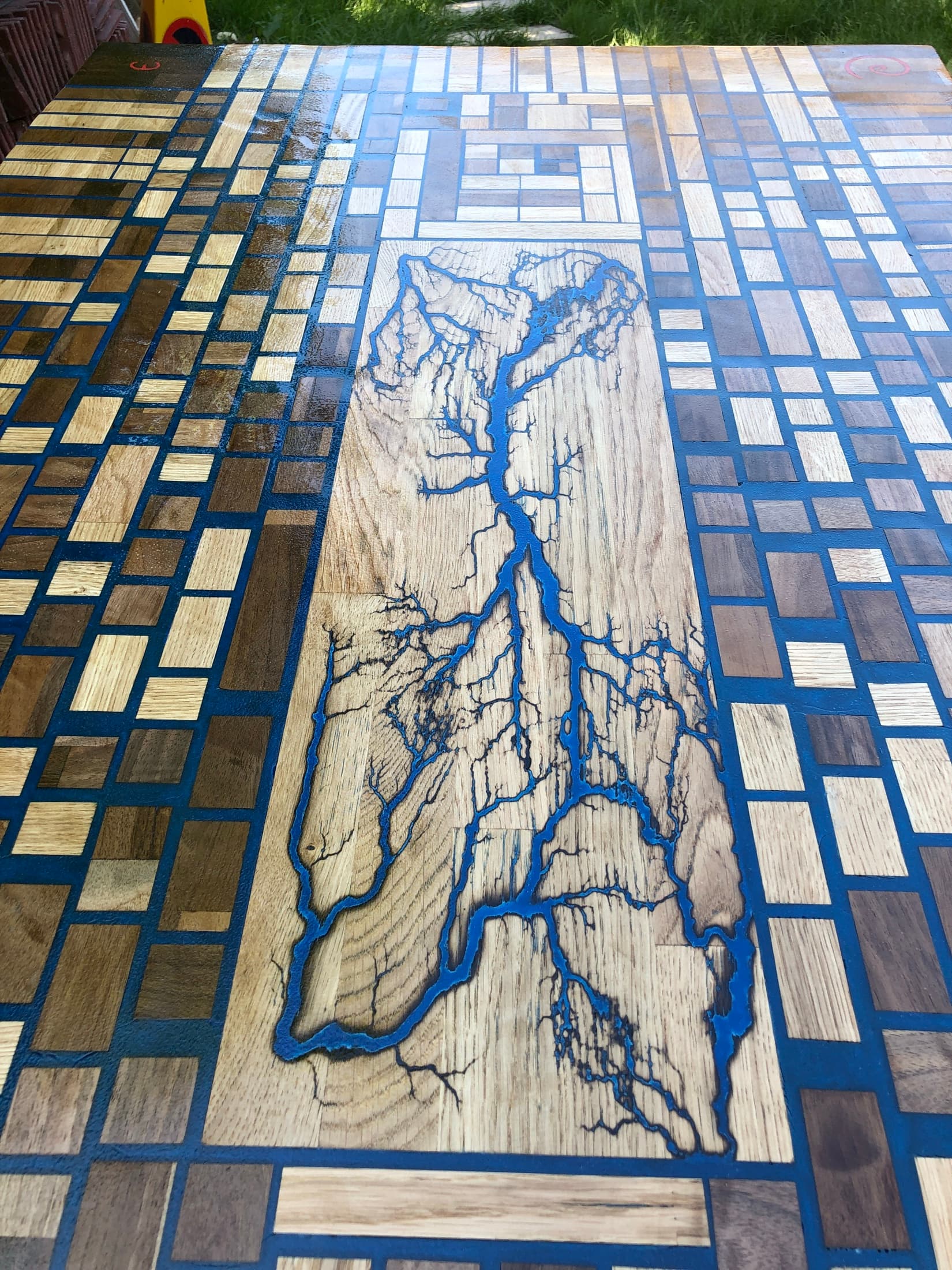 Close detail of the Lichtenberg burn centrepiece in daylight